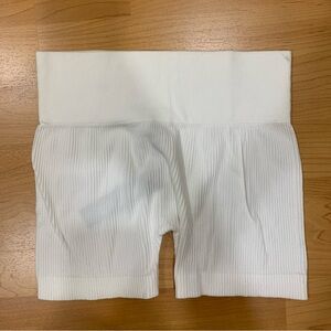 3/$15 NWT New Mix White Seamless Ribbed Shorts
